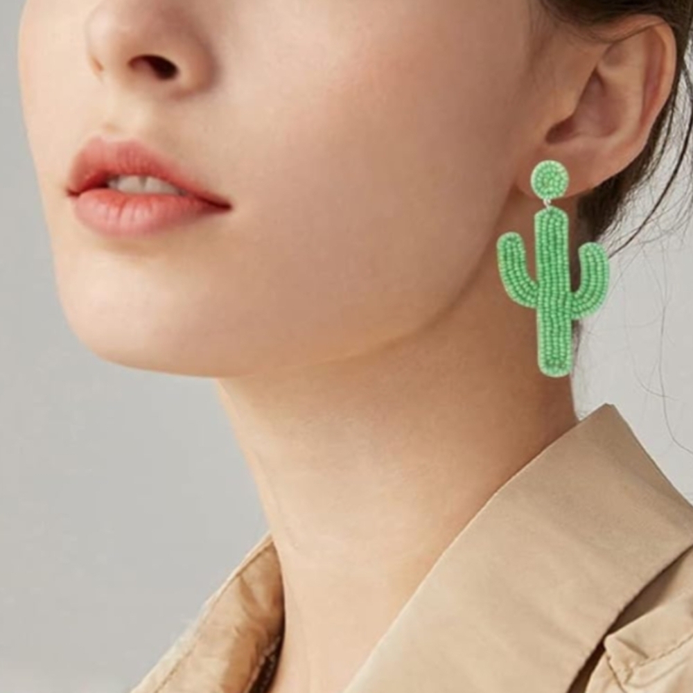 NWT Green Beaded Cactus Earrings Thee Inches - Picture 5 of 9